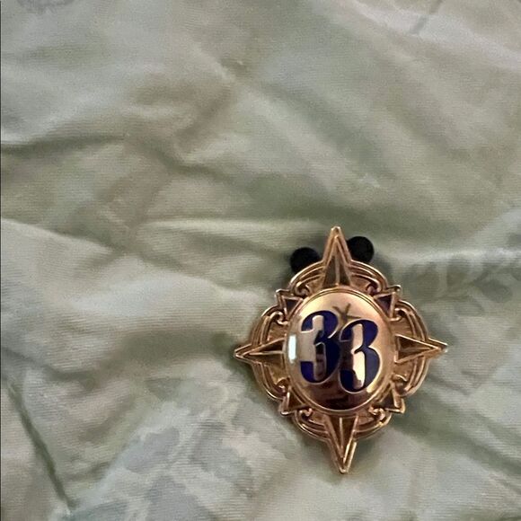 Disney Accessories - Disney world/ Disneyland club 33 pin